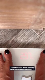 Irena Ponaroshku feet photo thumbnail