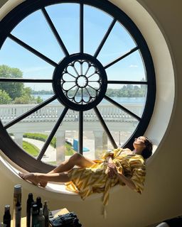 Irena Ponaroshku feet photo thumbnail