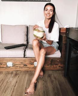 Irena Ponaroshku feet photo thumbnail