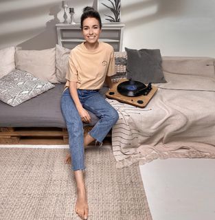 Irena Ponaroshku feet photo thumbnail