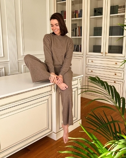 Irena Ponaroshku feet photo thumbnail