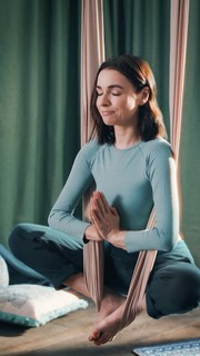 Irena Ponaroshku feet photo thumbnail