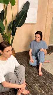 Irena Ponaroshku feet photo thumbnail