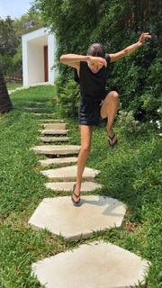 Irena Ponaroshku feet photo thumbnail