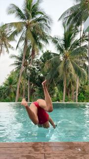 Irena Ponaroshku feet photo thumbnail