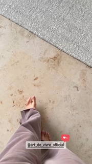 Irena Ponaroshku feet photo thumbnail