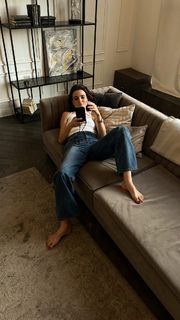 Irena Ponaroshku feet photo thumbnail