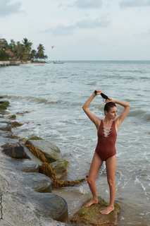 Irena Ponaroshku feet photo thumbnail