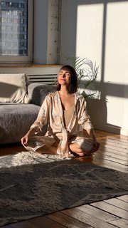 Irena Ponaroshku feet photo thumbnail