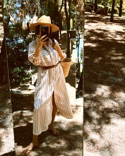 Irena Ponaroshku feet photo thumbnail