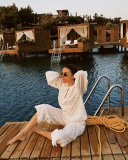 Irena Ponaroshku feet photo thumbnail