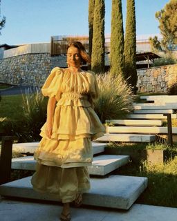 Irena Ponaroshku feet photo thumbnail