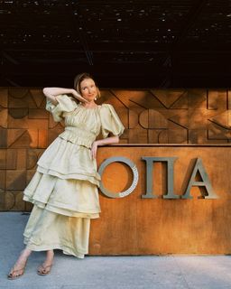 Irena Ponaroshku feet photo thumbnail