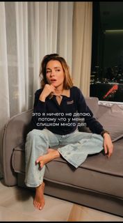 Irena Ponaroshku feet photo thumbnail