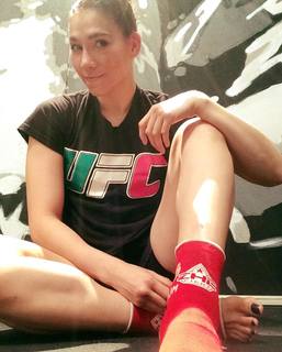 Irene Aldana feet photo 14