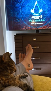 Irene Aldana feet photo 3