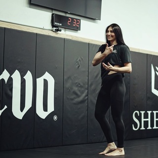 Irene Aldana feet photo 1