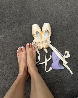Irene Kim feet photo 12