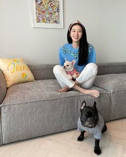 Irene Kim feet photo 3