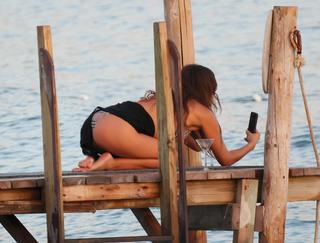 Irina Shayk feet photo thumbnail