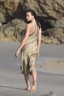 Irina Shayk feet photo thumbnail