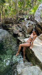 Irina Shayk feet photo thumbnail