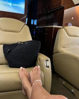 Irina Shayk feet photo thumbnail