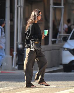 Irina Shayk feet photo thumbnail