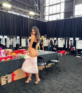 Irina Shayk feet photo thumbnail