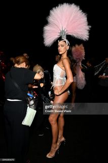 Irina Shayk feet photo thumbnail