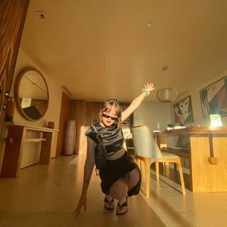 Iris Apatow feet photo 1