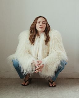 Iris Apatow feet photo 3