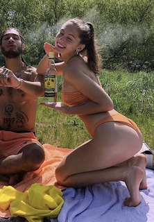 Iris Law feet photo 14