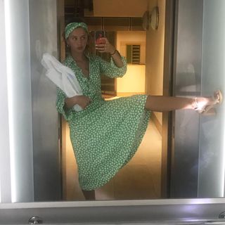 Iris Law feet photo 8