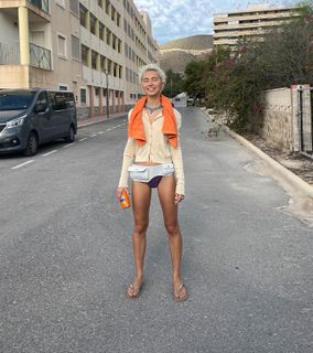 Iris Law feet photo 17