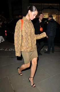 Iris Law feet photo 12