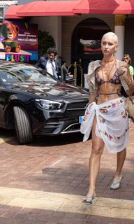 Iris Law feet photo 9