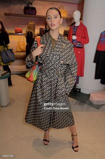 Iris Law feet photo 3