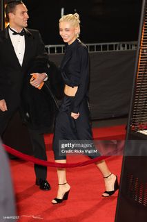 Iris Law feet photo 15