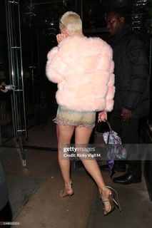 Iris Law feet photo 5