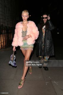 Iris Law feet photo 4