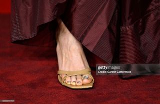 Iris Law feet photo 14