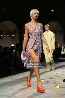 Iris Law feet photo 12