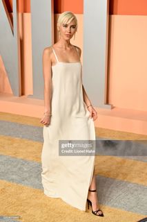 Iris Law feet photo 8