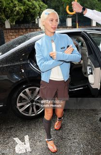 Iris Law feet photo 20