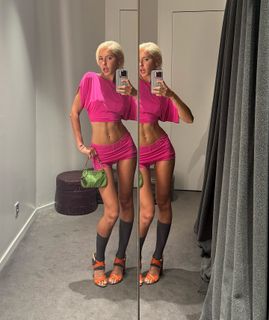 Iris Law feet photo 1