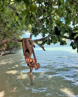 Iris Law feet photo 15