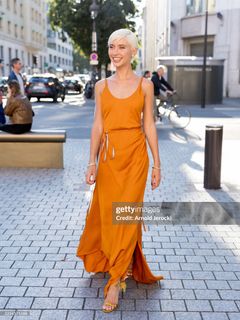 Iris Law feet photo 7
