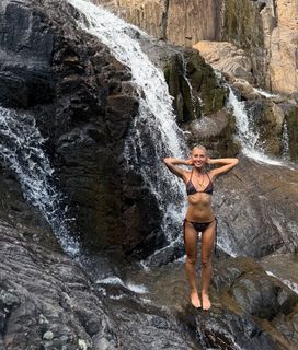Iris Law feet photo 4