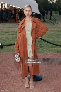 Iris Law feet photo 3